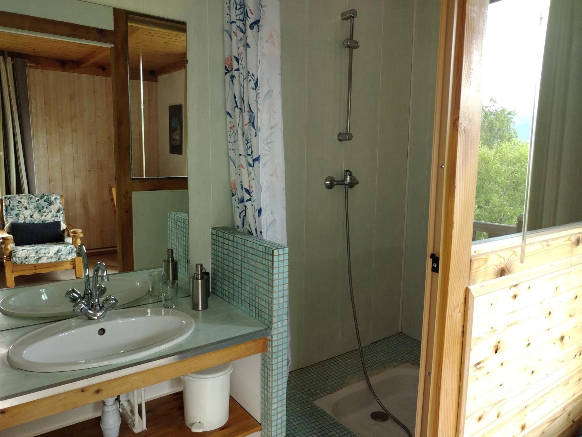 Le Vieux Chalet Bed and Breakfast Embrun Esterno foto